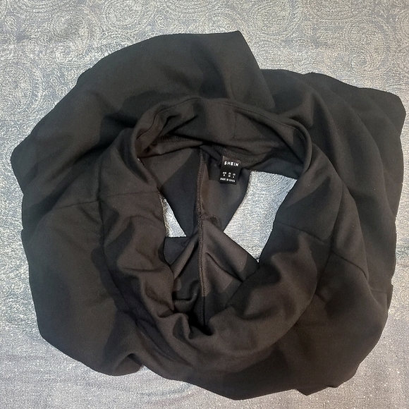 Black Skort (Skirt with shorts) - Picture 3 of 7